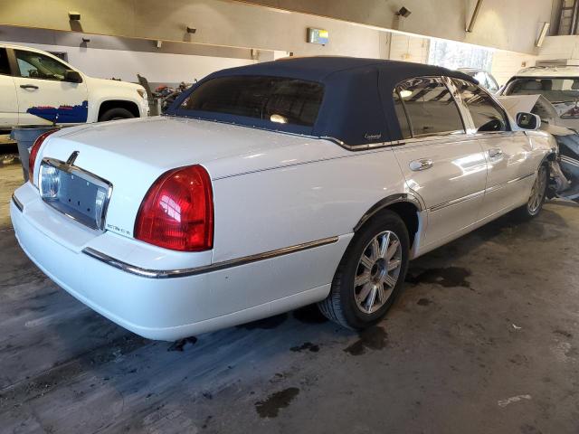 Photo 2 VIN: 2LNBL8CV6AX632005 - LINCOLN TOWN CAR S 