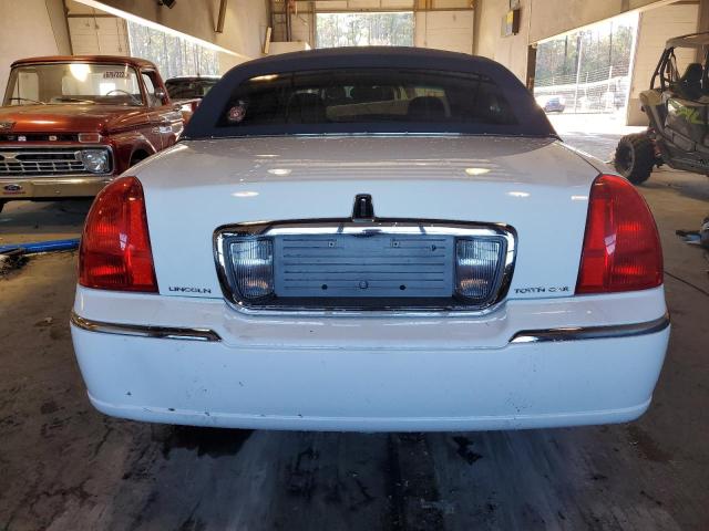 Photo 5 VIN: 2LNBL8CV6AX632005 - LINCOLN TOWN CAR S 