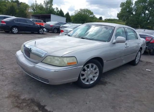 Photo 1 VIN: 2LNBL8CV6AX752290 - LINCOLN TOWN CAR 