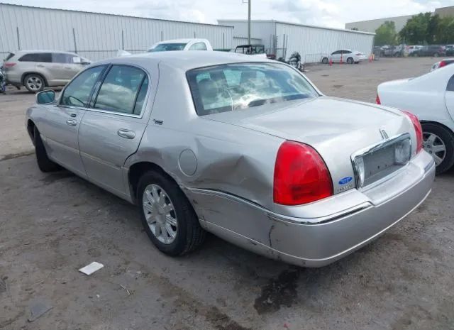 Photo 2 VIN: 2LNBL8CV6AX752290 - LINCOLN TOWN CAR 