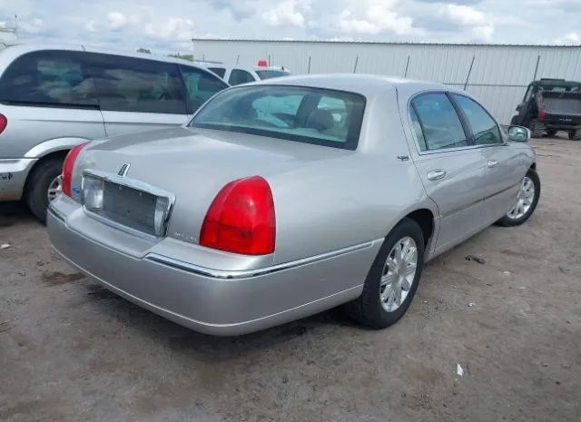 Photo 3 VIN: 2LNBL8CV6AX752290 - LINCOLN TOWN CAR 