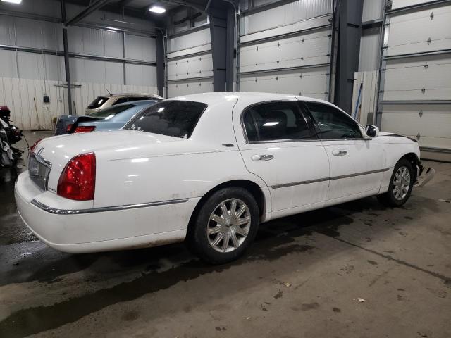 Photo 2 VIN: 2LNBL8CV6BX752369 - LINCOLN TOWN CAR S 