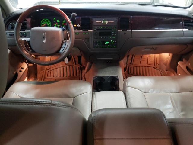 Photo 7 VIN: 2LNBL8CV6BX752369 - LINCOLN TOWN CAR S 