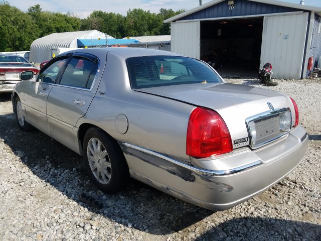 Photo 2 VIN: 2LNBL8CV6BX753134 - LINCOLN TOWN CAR S 