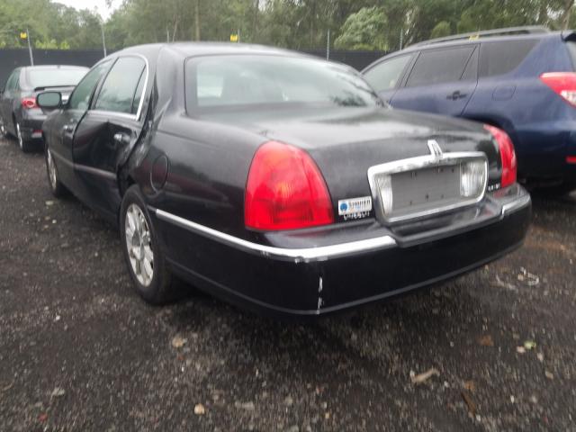 Photo 2 VIN: 2LNBL8CV6BX757622 - LINCOLN TOWN CAR S 