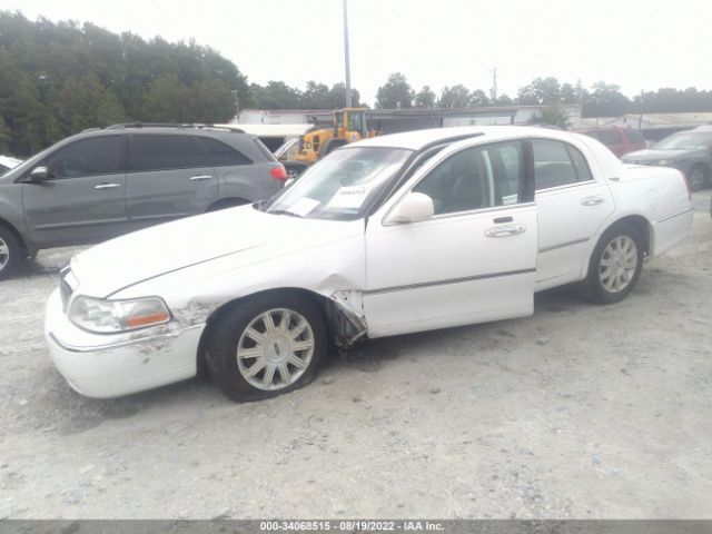 Photo 1 VIN: 2LNBL8CV6BX760777 - LINCOLN TOWN CAR 