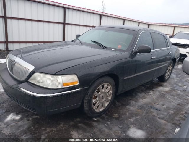 Photo 1 VIN: 2LNBL8CV6BX761850 - LINCOLN TOWN CAR 