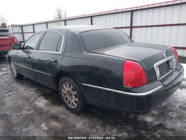 Photo 2 VIN: 2LNBL8CV6BX761850 - LINCOLN TOWN CAR 