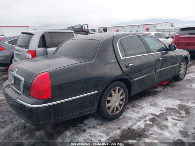 Photo 3 VIN: 2LNBL8CV6BX761850 - LINCOLN TOWN CAR 