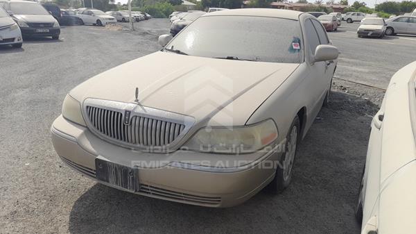 Photo 2 VIN: 2LNBL8CV7AX602057 - LINCOLN TOWN CAR 