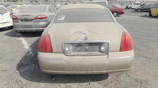 Photo 4 VIN: 2LNBL8CV7AX602057 - LINCOLN TOWN CAR 