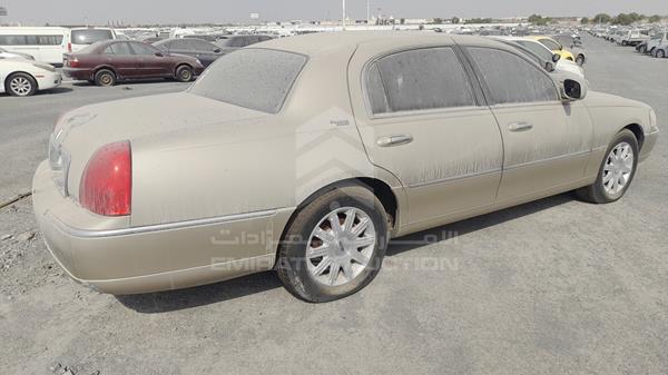 Photo 5 VIN: 2LNBL8CV7AX602057 - LINCOLN TOWN CAR 