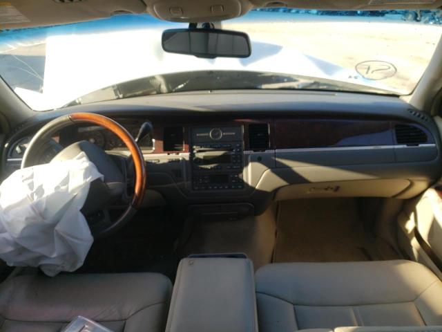 Photo 8 VIN: 2LNBL8CV7AX602625 - LINCOLN TOWN CAR S 