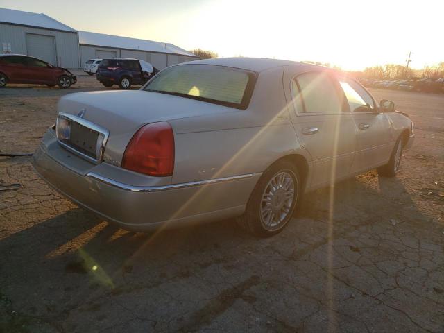 Photo 3 VIN: 2LNBL8CV7AX605833 - LINCOLN TOWN CAR S 