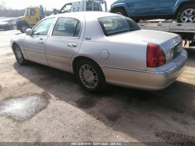 Photo 2 VIN: 2LNBL8CV7AX610997 - LINCOLN TOWN CAR 