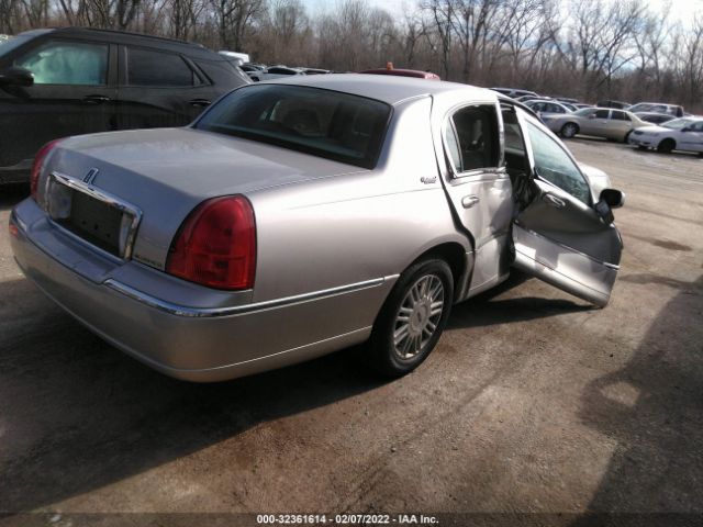 Photo 3 VIN: 2LNBL8CV7AX610997 - LINCOLN TOWN CAR 