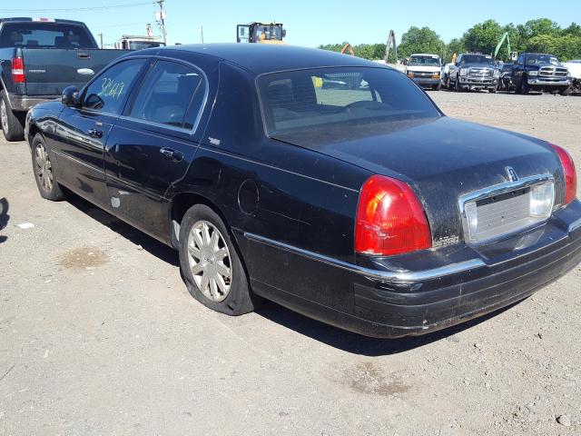 Photo 2 VIN: 2LNBL8CV7AX615651 - LINCOLN TOWN CAR S 