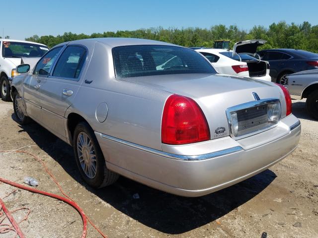 Photo 2 VIN: 2LNBL8CV7AX618727 - LINCOLN TOWN CAR S 