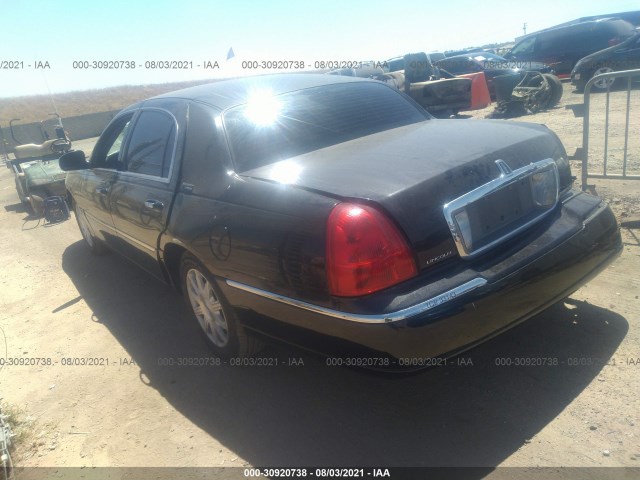 Photo 2 VIN: 2LNBL8CV7AX621384 - LINCOLN TOWN CAR 