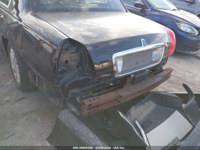 Photo 5 VIN: 2LNBL8CV7AX750015 - LINCOLN TOWN CAR 