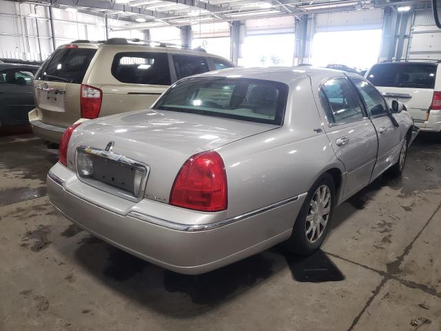 Photo 3 VIN: 2LNBL8CV7AX752573 - LINCOLN TOWN CAR S 