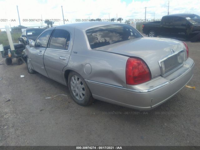 Photo 2 VIN: 2LNBL8CV8AX602505 - LINCOLN TOWN CAR 