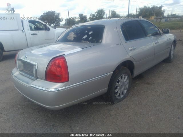 Photo 3 VIN: 2LNBL8CV8AX602505 - LINCOLN TOWN CAR 