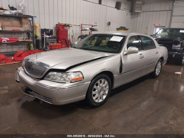 Photo 1 VIN: 2LNBL8CV8AX615562 - LINCOLN TOWN CAR 