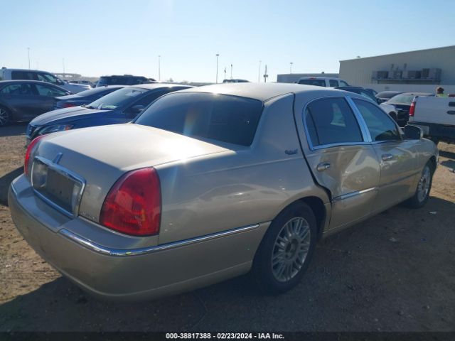 Photo 3 VIN: 2LNBL8CV8AX616808 - LINCOLN TOWN CAR 