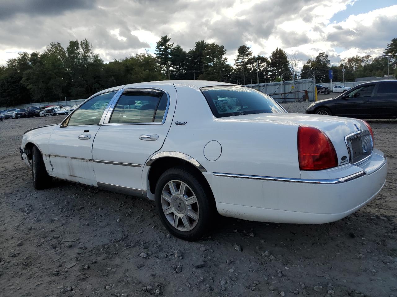 Photo 1 VIN: 2LNBL8CV8AX631177 - LINCOLN TOWN CAR 