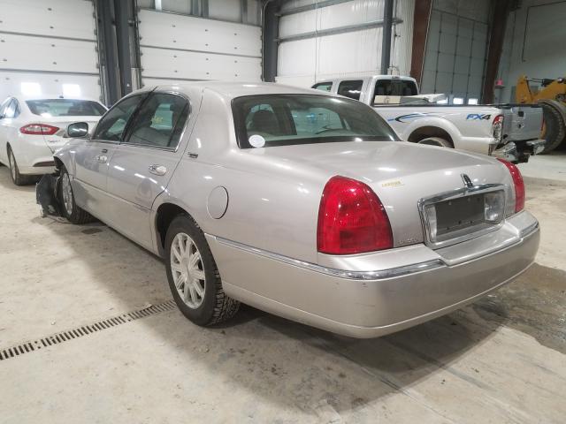 Photo 2 VIN: 2LNBL8CV8AX752467 - LINCOLN TOWN CAR S 