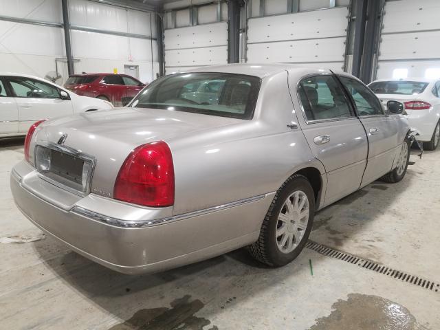 Photo 3 VIN: 2LNBL8CV8AX752467 - LINCOLN TOWN CAR S 