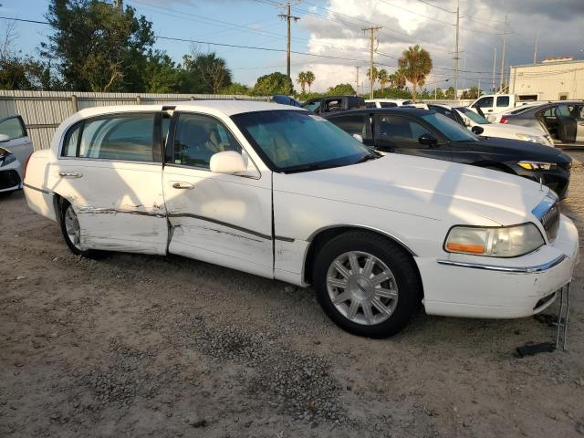 Photo 3 VIN: 2LNBL8CV8BX755130 - LINCOLN TOWN CAR S 