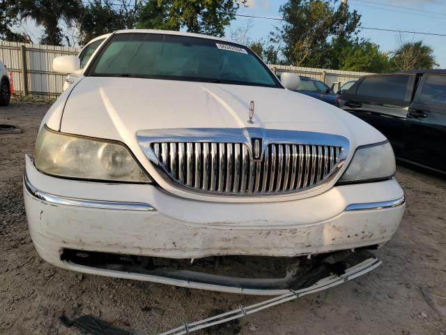 Photo 4 VIN: 2LNBL8CV8BX755130 - LINCOLN TOWN CAR S 