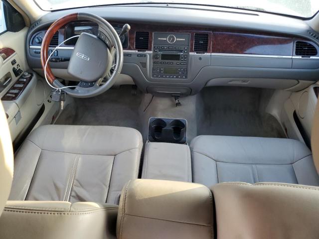 Photo 7 VIN: 2LNBL8CV8BX755130 - LINCOLN TOWN CAR S 