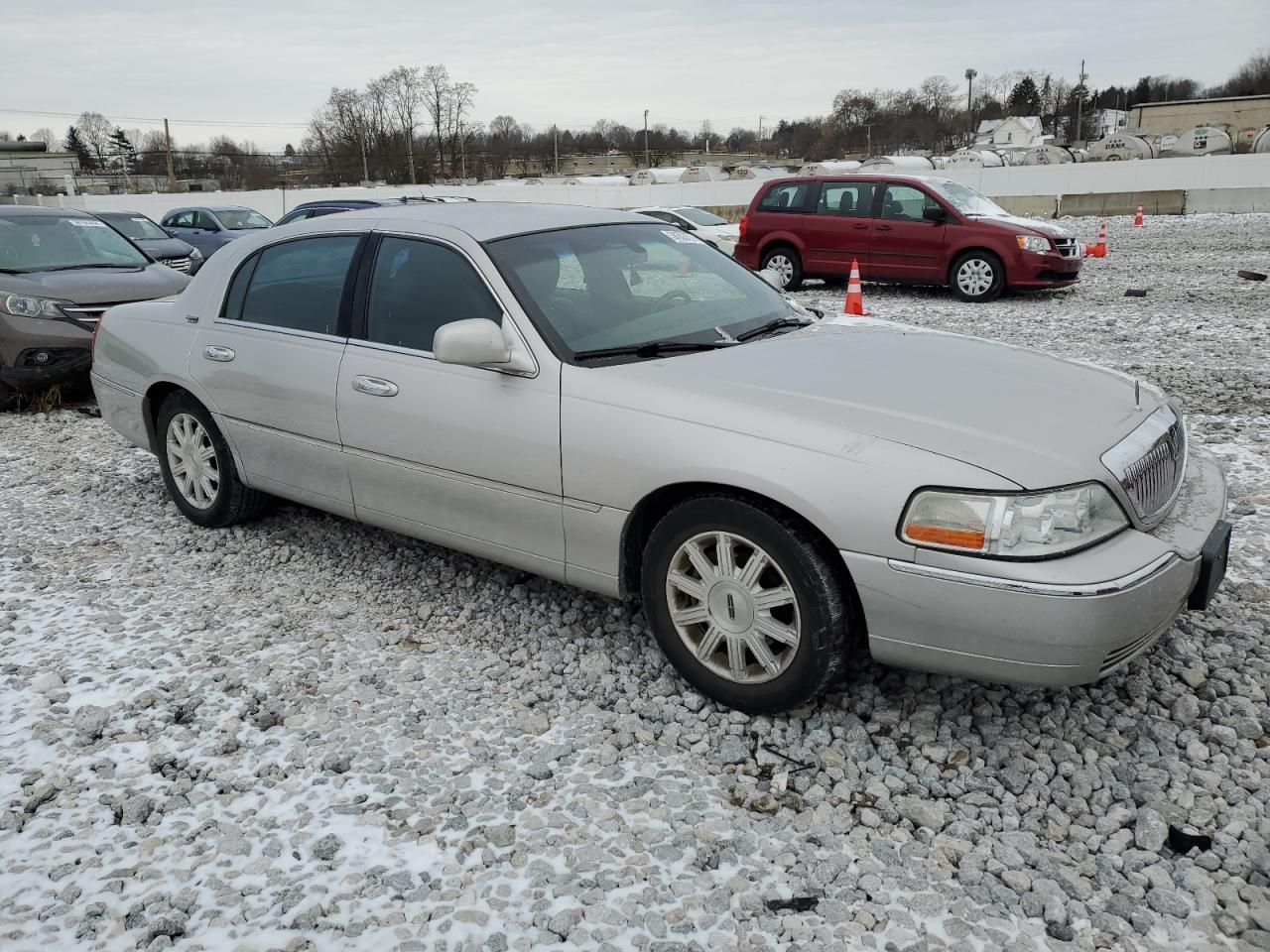 Photo 3 VIN: 2LNBL8CV8BX756097 - LINCOLN TOWN CAR 