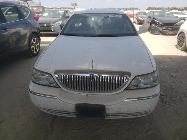 Photo 4 VIN: 2LNBL8CV8BX758609 - LINCOLN TOWN CAR S 