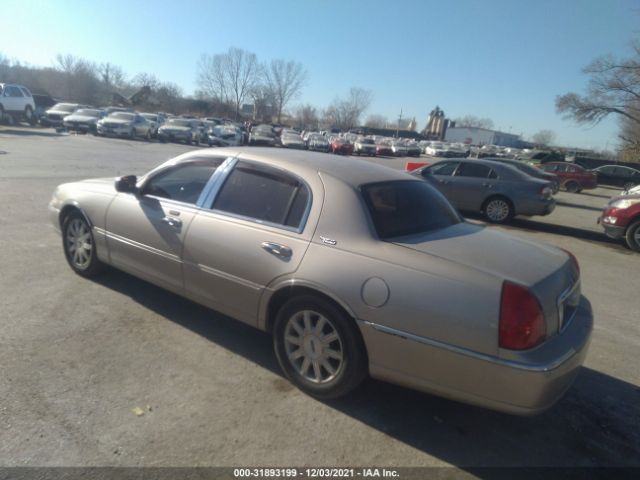 Photo 2 VIN: 2LNBL8CV8BX760571 - LINCOLN TOWN CAR 