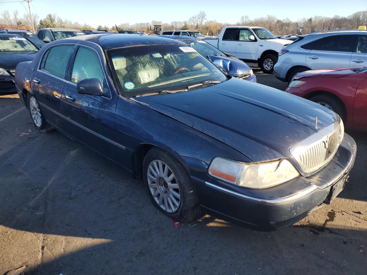 Photo 3 VIN: 2LNBL8CV8BX763924 - LINCOLN TOWN CAR 