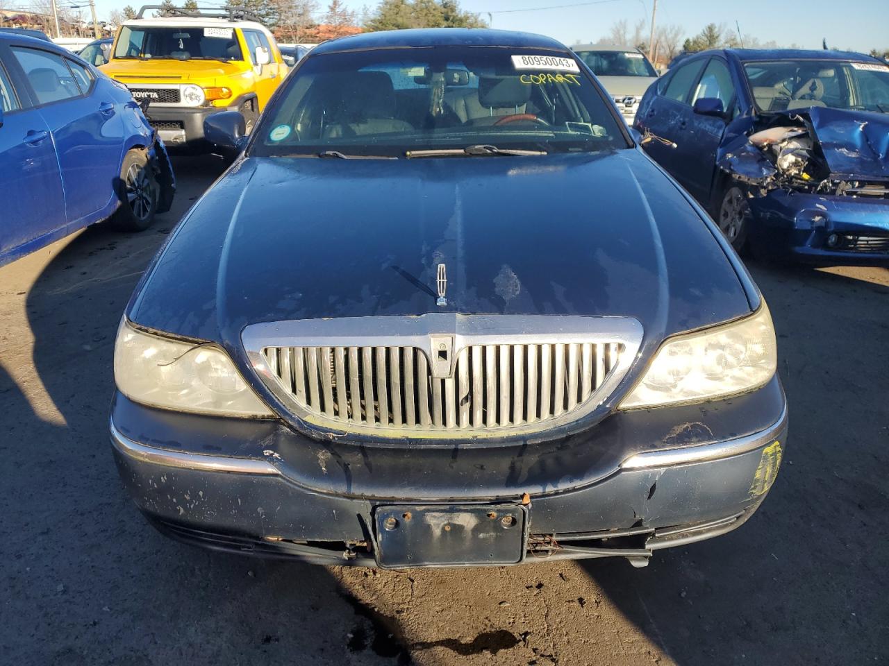 Photo 4 VIN: 2LNBL8CV8BX763924 - LINCOLN TOWN CAR 