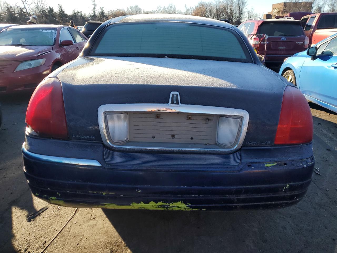 Photo 5 VIN: 2LNBL8CV8BX763924 - LINCOLN TOWN CAR 