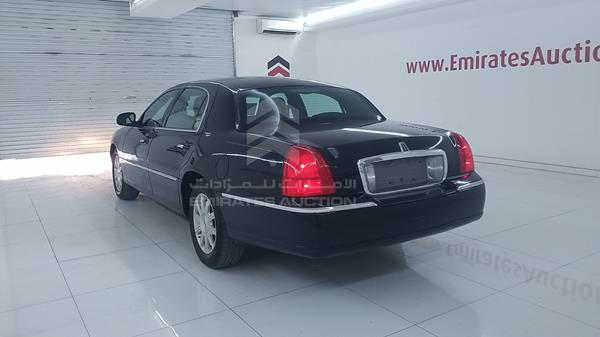 Photo 5 VIN: 2LNBL8CV8BX764202 - LINCOLN TOWN CAR 