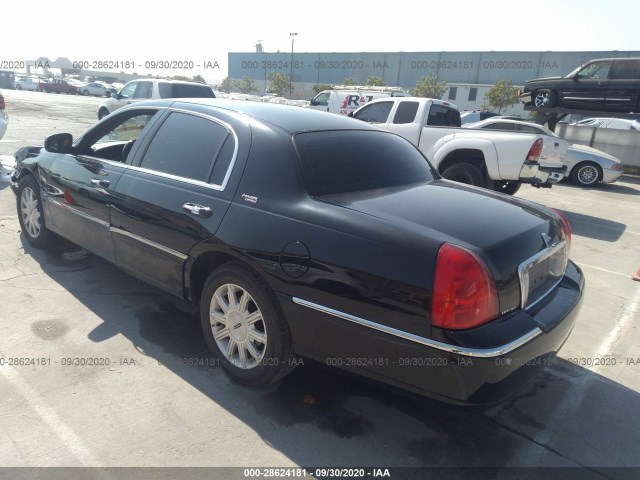 Photo 2 VIN: 2LNBL8CV8BX764281 - LINCOLN TOWN CAR 