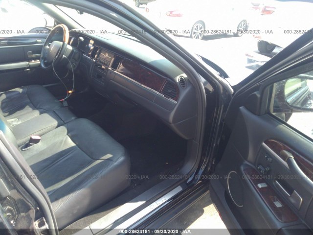 Photo 4 VIN: 2LNBL8CV8BX764281 - LINCOLN TOWN CAR 