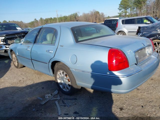 Photo 2 VIN: 2LNBL8CV9AX616722 - LINCOLN TOWN CAR 