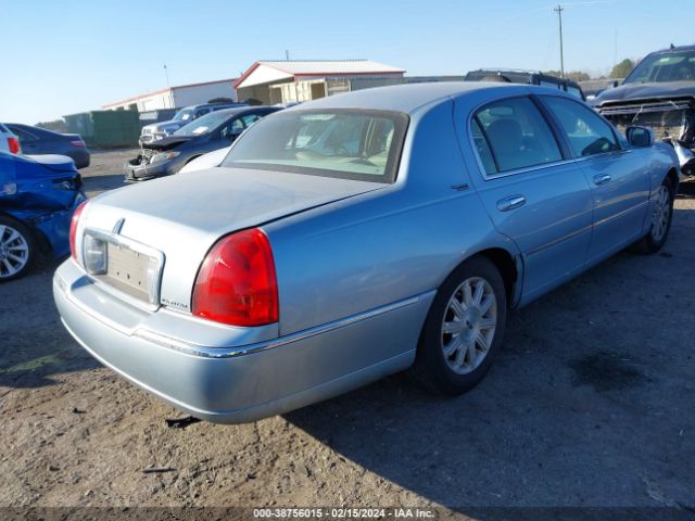 Photo 3 VIN: 2LNBL8CV9AX616722 - LINCOLN TOWN CAR 