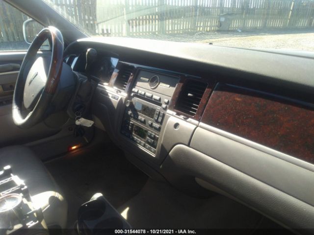 Photo 4 VIN: 2LNBL8CV9AX618633 - LINCOLN TOWN CAR 