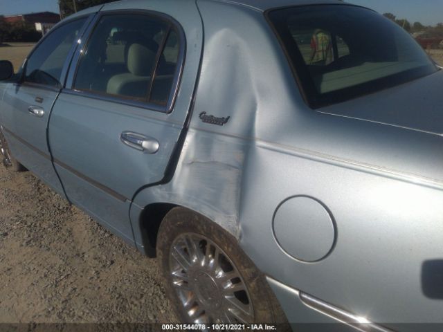 Photo 5 VIN: 2LNBL8CV9AX618633 - LINCOLN TOWN CAR 