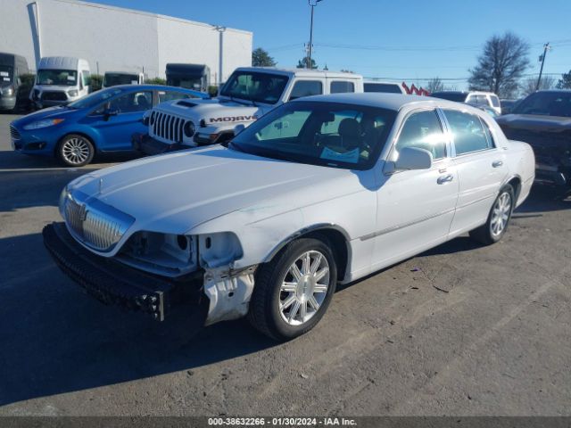 Photo 1 VIN: 2LNBL8CV9AX622231 - LINCOLN TOWN CAR 