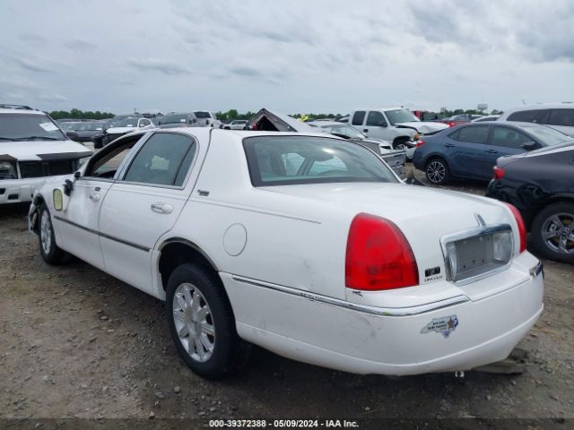 Photo 2 VIN: 2LNBL8CV9AX622231 - LINCOLN TOWN CAR 